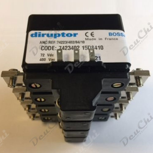Four-pole circuit breaker