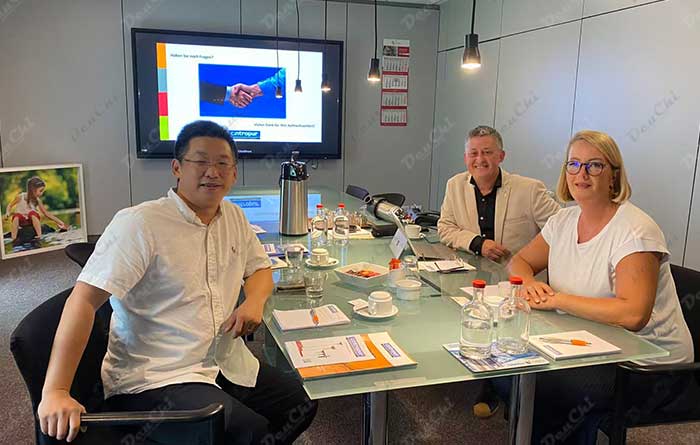 Deuchi und das belgische Unternehmen Airwatec  schreiten Hand in Hand voran   Vertiefung der Zusammenarbeit, gemeinsamer Start in die Zukunft  